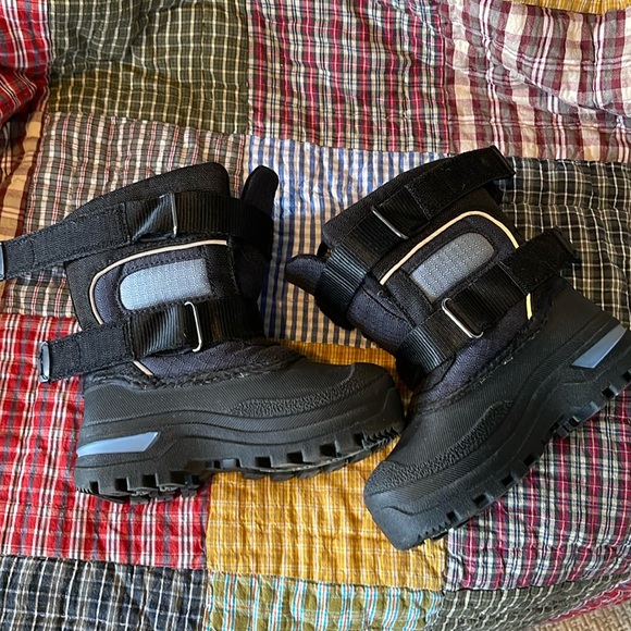 Brand new Baffin ‘Polar Proven’ Winter boots-no lint in Velcro USA Toddler-Size9 - Picture 1 of 9